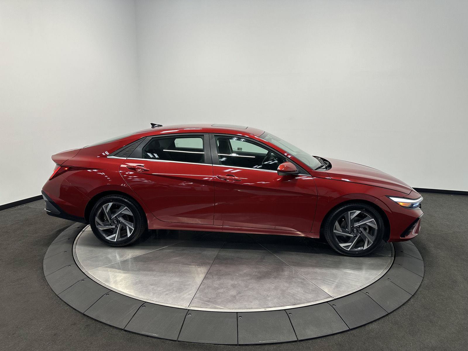 Certified 2024 Hyundai Elantra SEL w/ Convenience Package FWD image 8