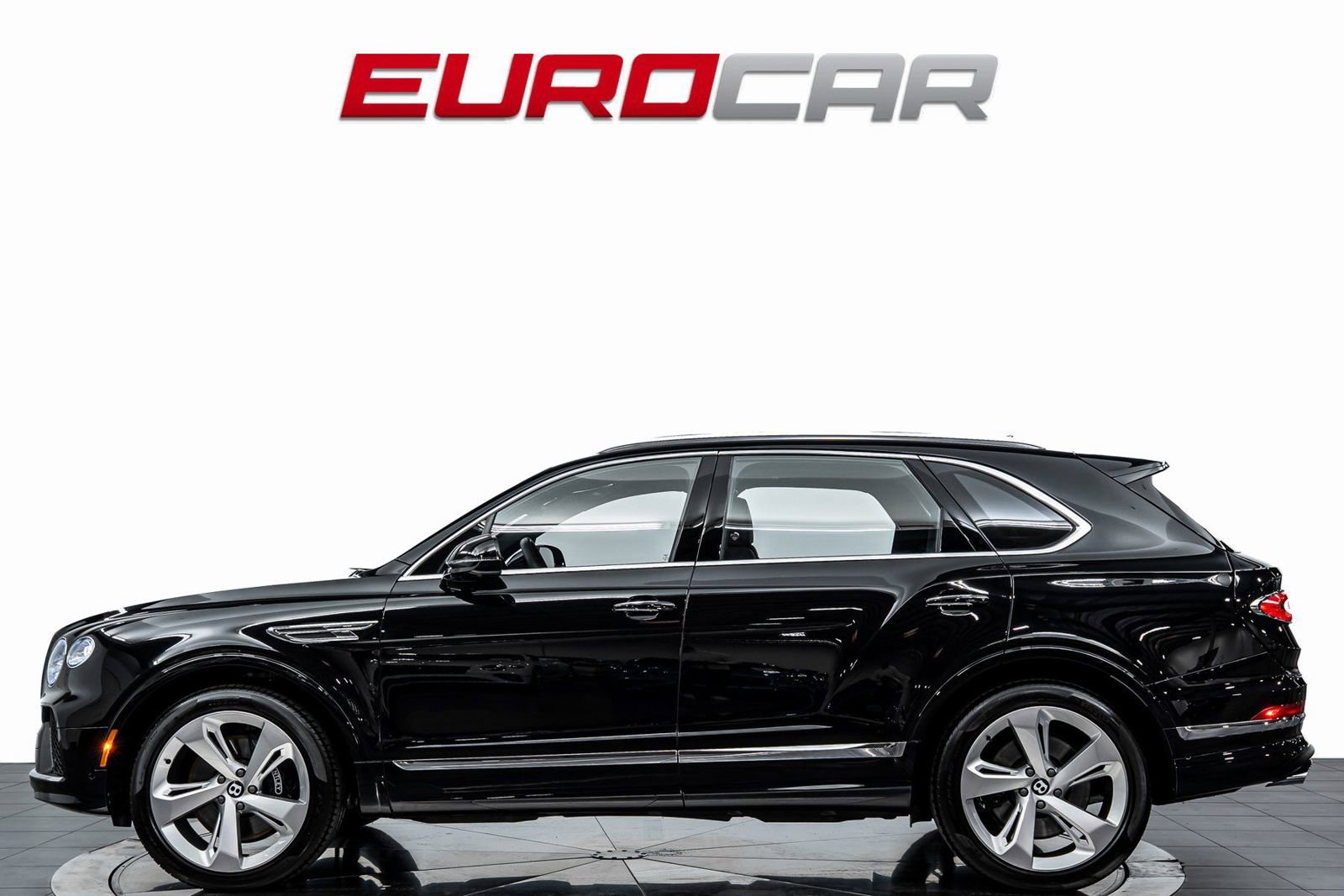 Used 2024 Bentley Bentayga image 2