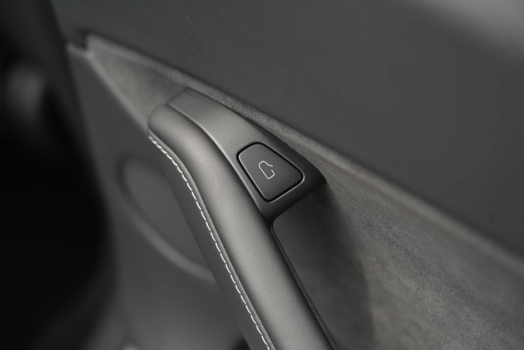 Used 2023 Tesla Model Y AWD image 40