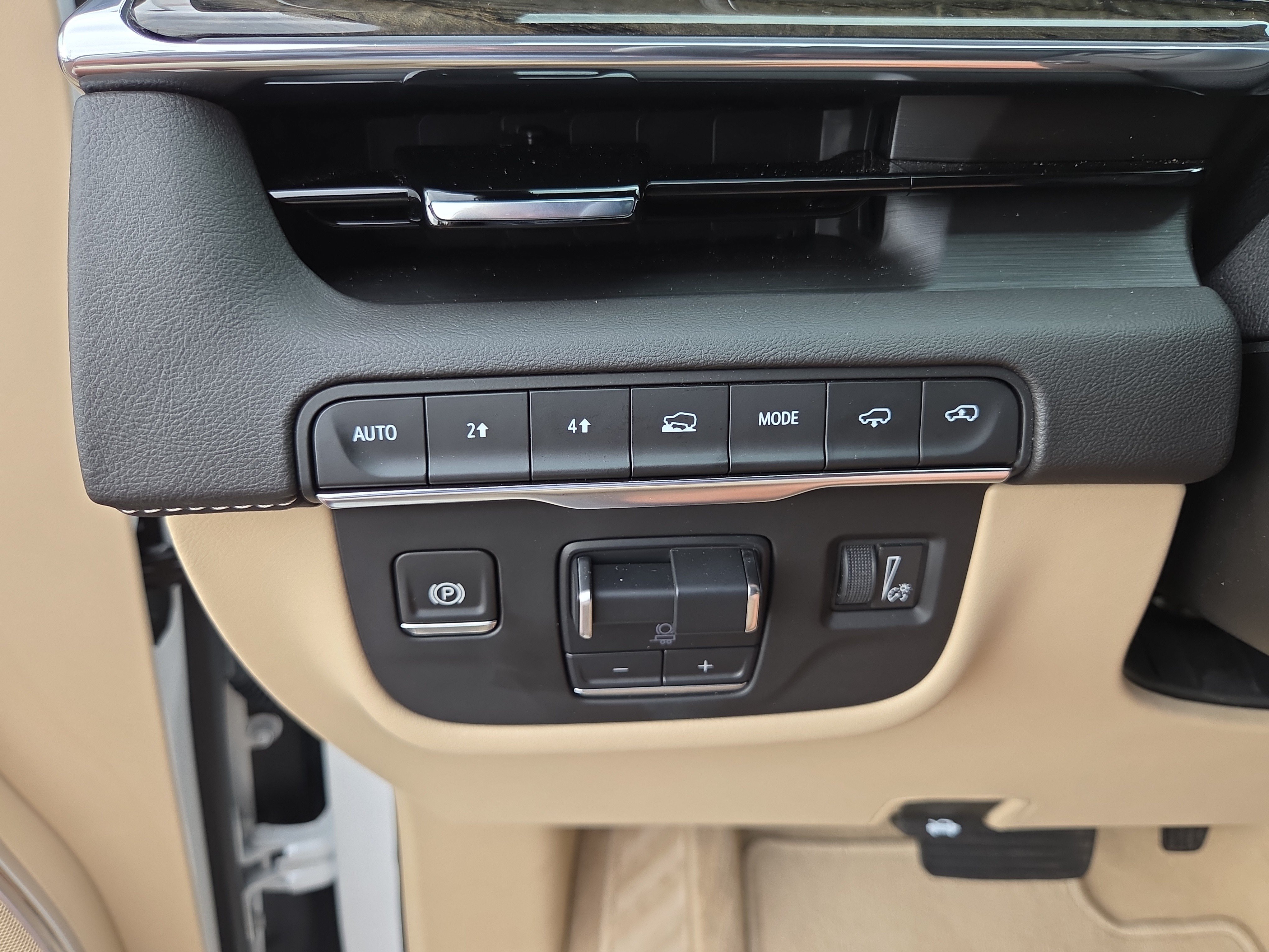 Used 2024 Cadillac Escalade Premium Luxury w/ Performance Package AWD/4WD image 30