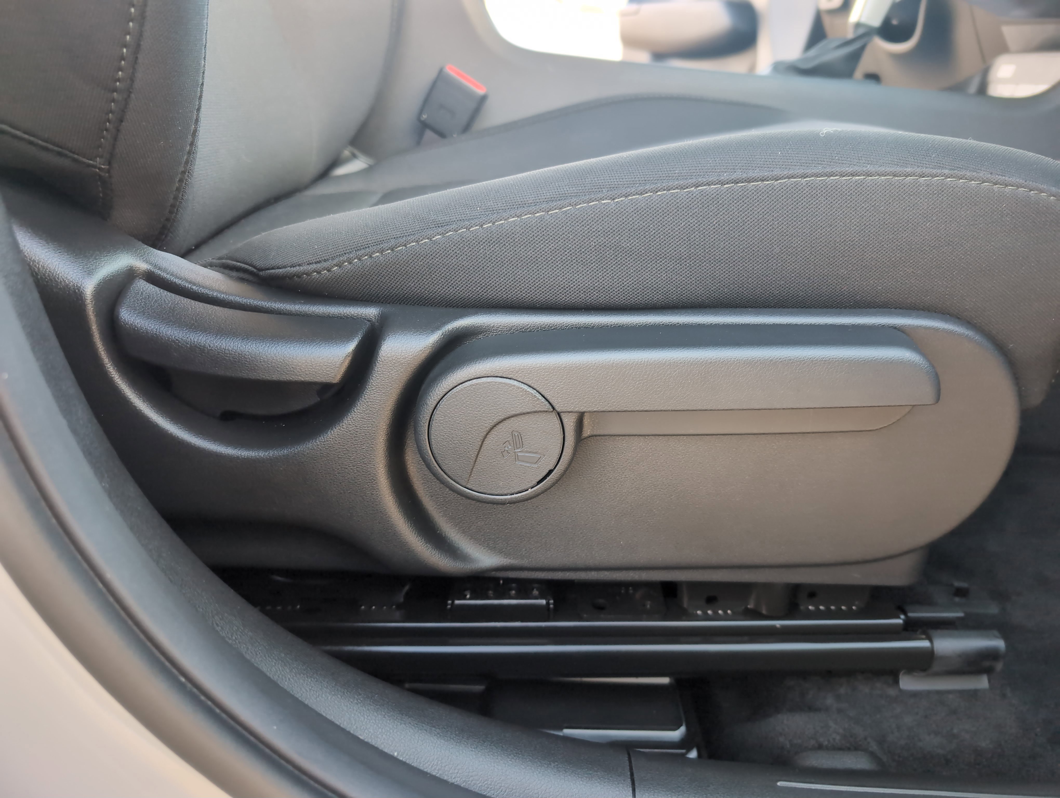 Used 2025 Hyundai Kona SEL image 24