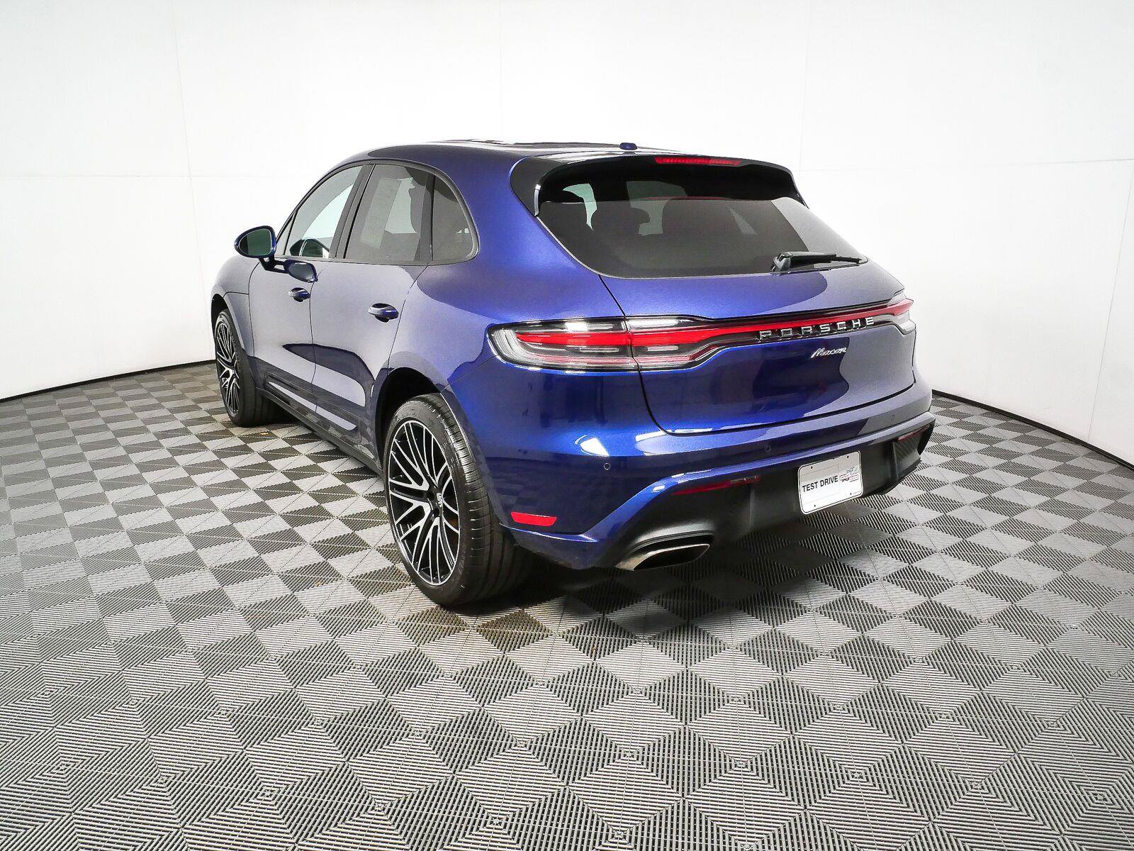 Used 2025 Porsche Macan Turbo AWD/4WD image 33