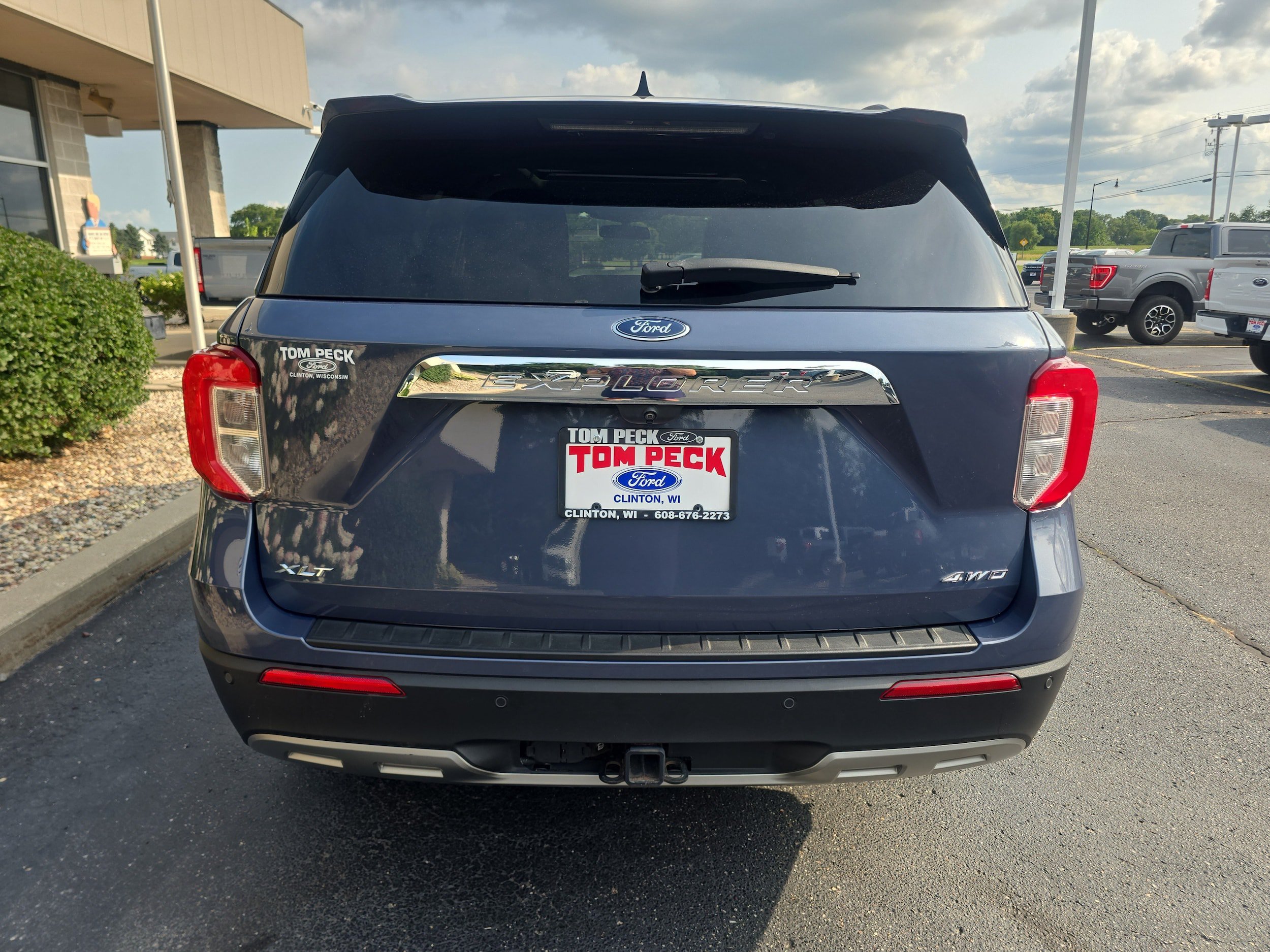Used 2021 Ford Explorer XLT w/ Equipment Group 202A AWD/4WD image 7