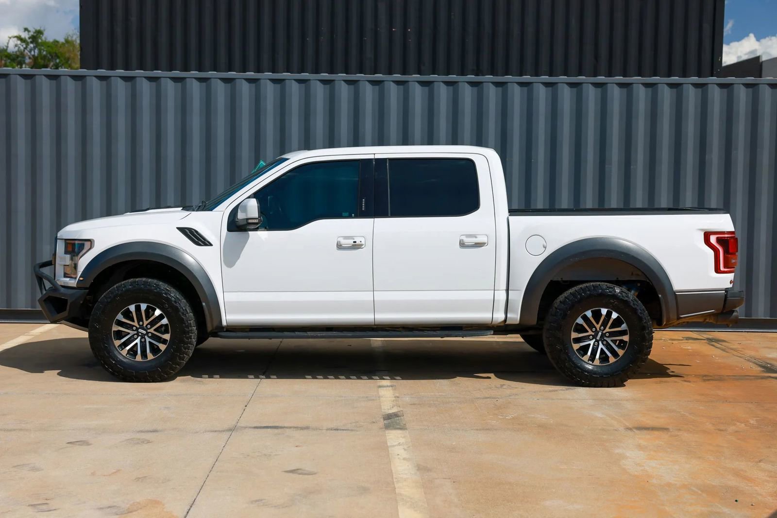 Used 2018 Ford F150 Raptor w/ Equipment Group 802A Luxury AWD/4WD image 3