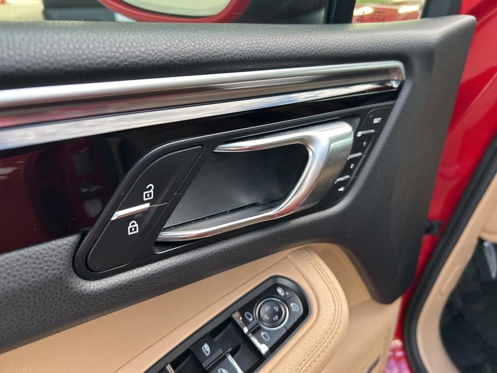 Used 2020 Porsche Macan image 37
