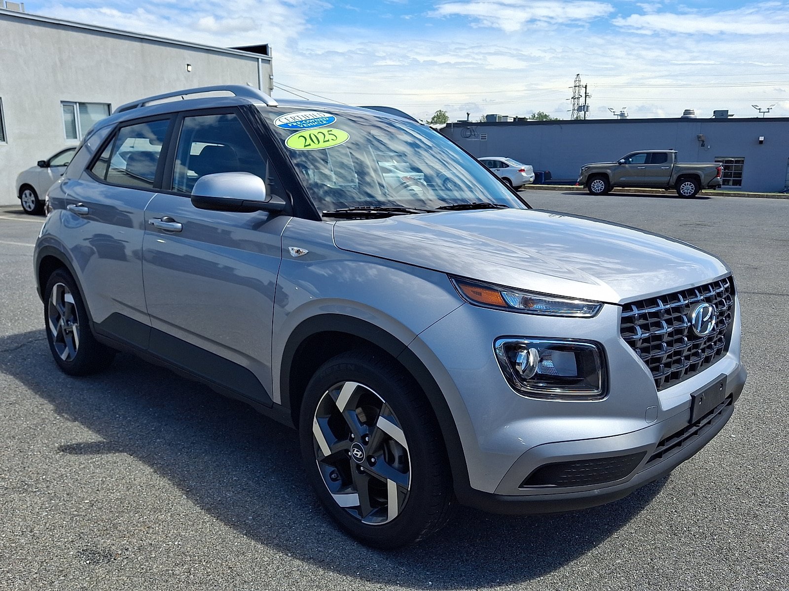 Certified 2025 Hyundai Venue SEL FWD image 3