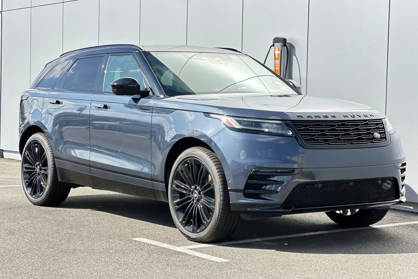 New 2026 Land Rover Range Rover Velar Dynamic SE image 7