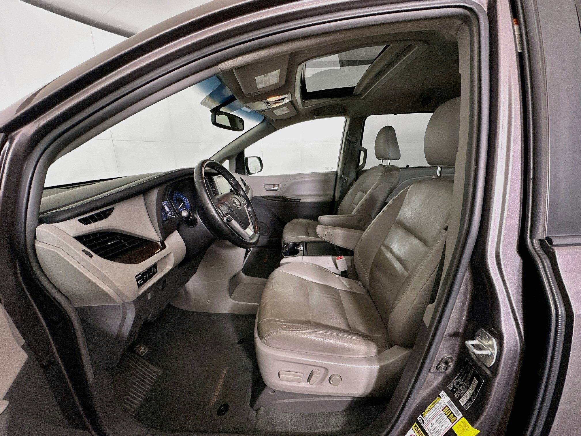 Used 2015 Toyota Sienna XLE w/ XLE Navigation Package FWD image 13