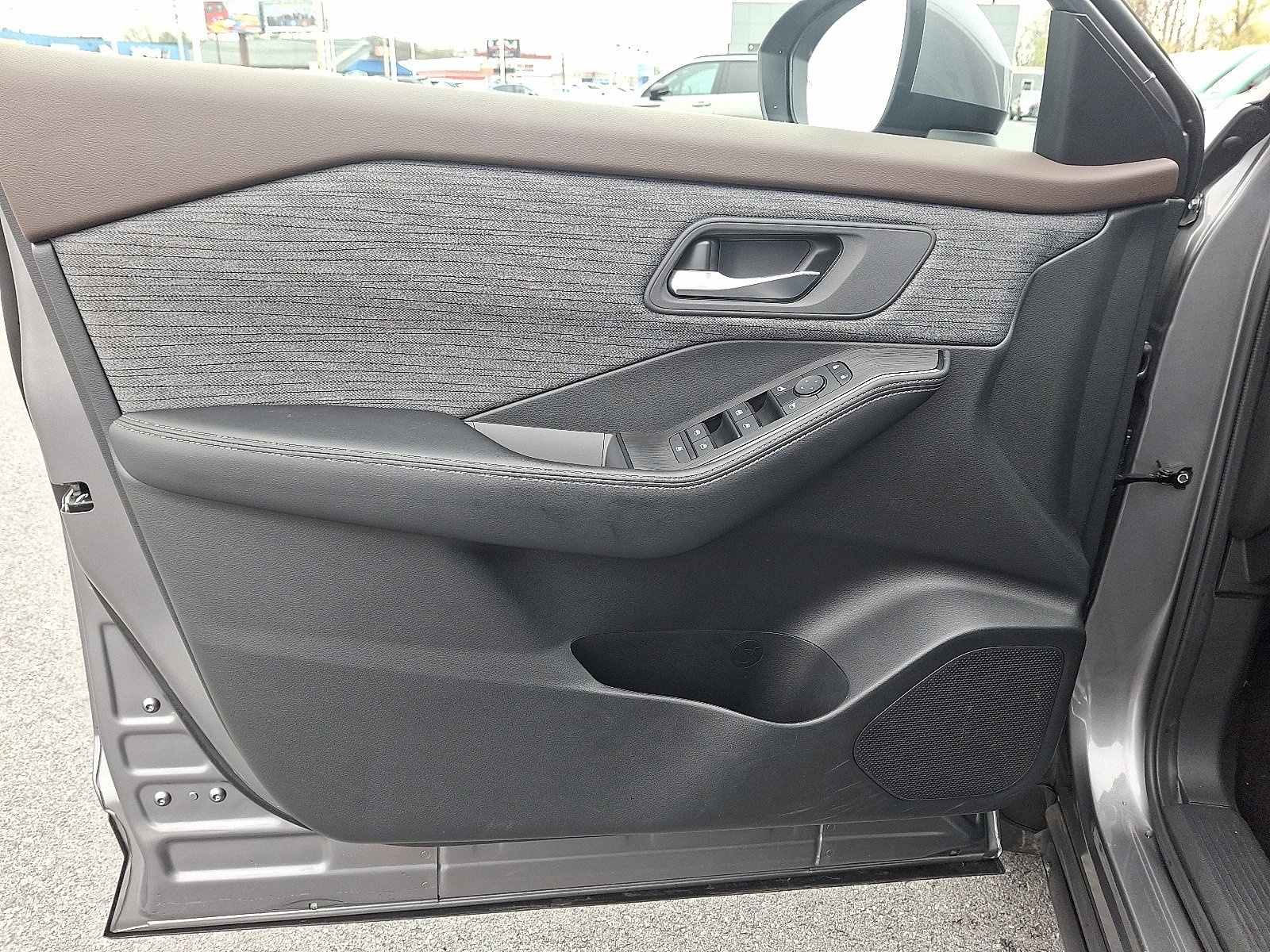 Used 2023 Nissan Rogue SV AWD/4WD image 14