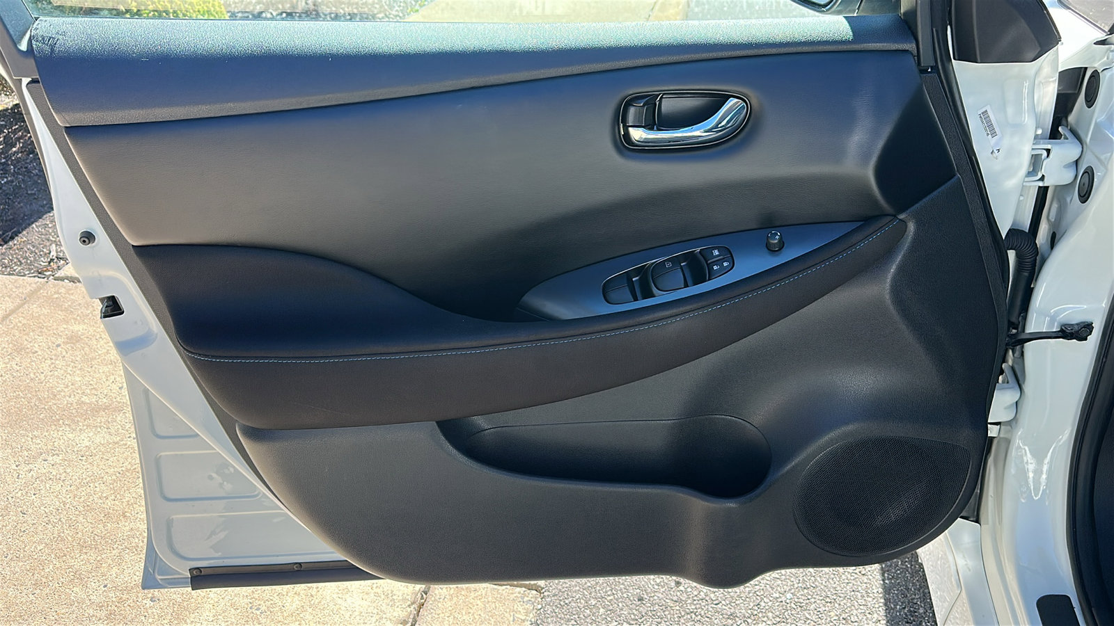 Certified 2022 Nissan Leaf S image 13