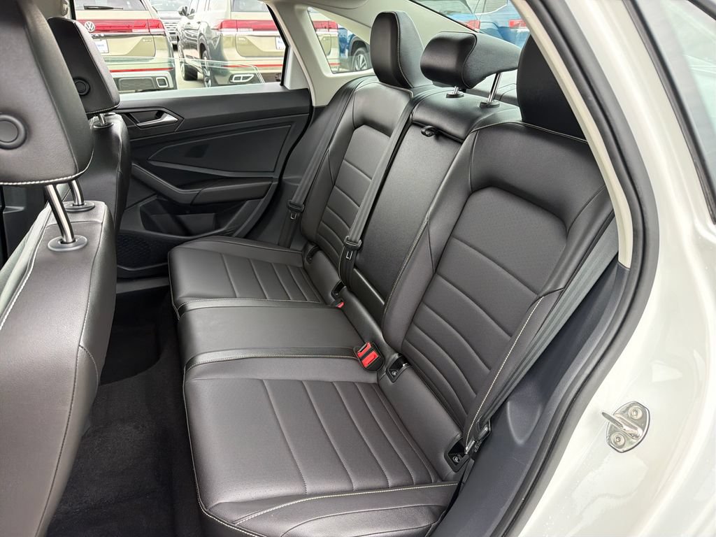 Certified 2023 Volkswagen Jetta SE w/ Panoramic Sunroof Package FWD image 22