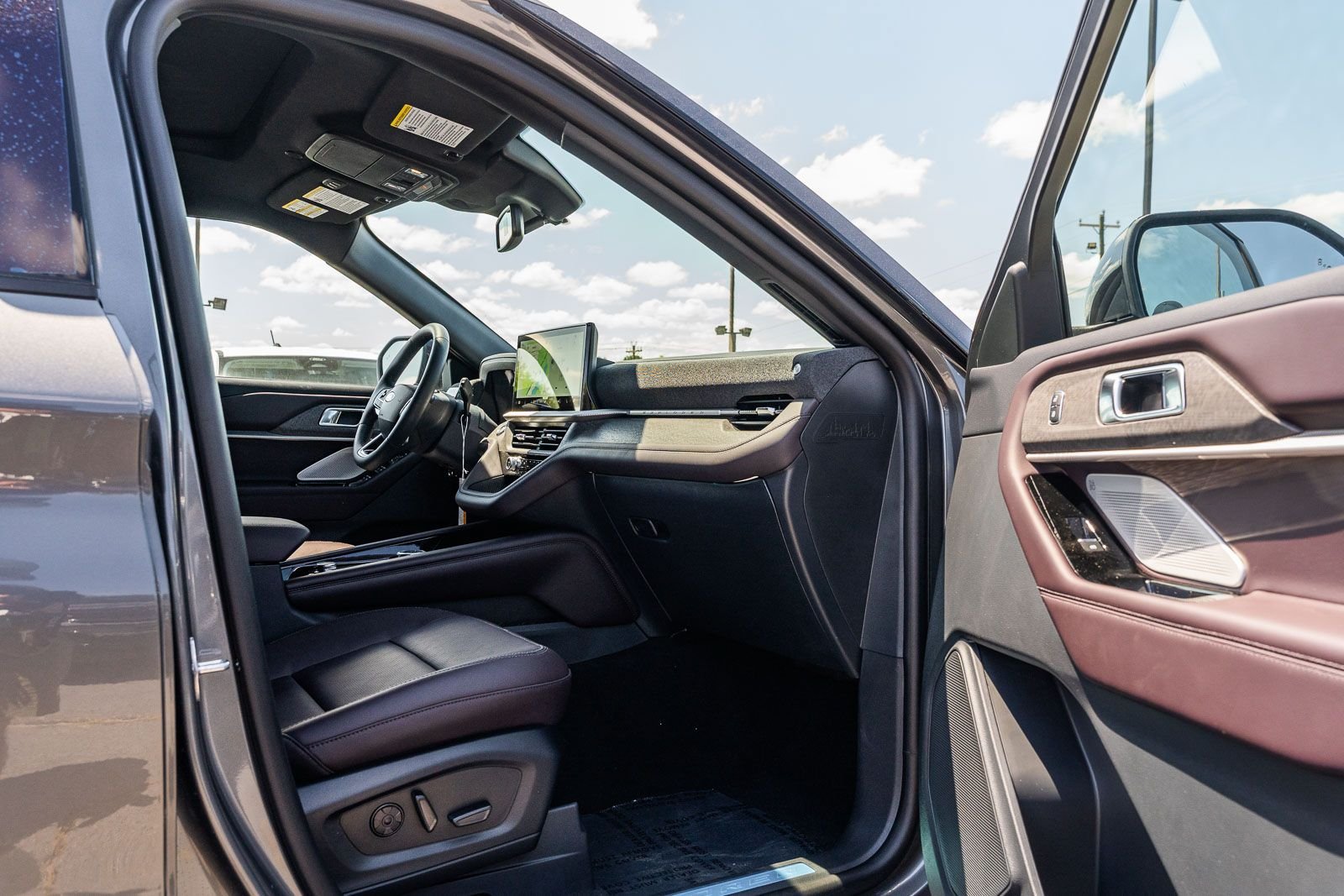 New 2026 Ford Explorer Platinum RWD image 8