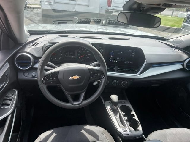 Used 2026 Chevrolet Trax LS w/ LS Convenience Package FWD image 26