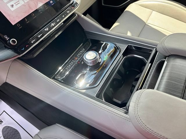 Used 2023 Jeep Wagoneer Series III w/ Convenience Group I AWD/4WD image 21