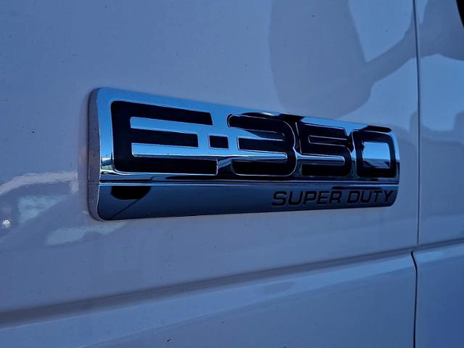 New 2027 Ford E-350 and Econoline 350 Super Duty w/ Power Equipment Group RWD image 9