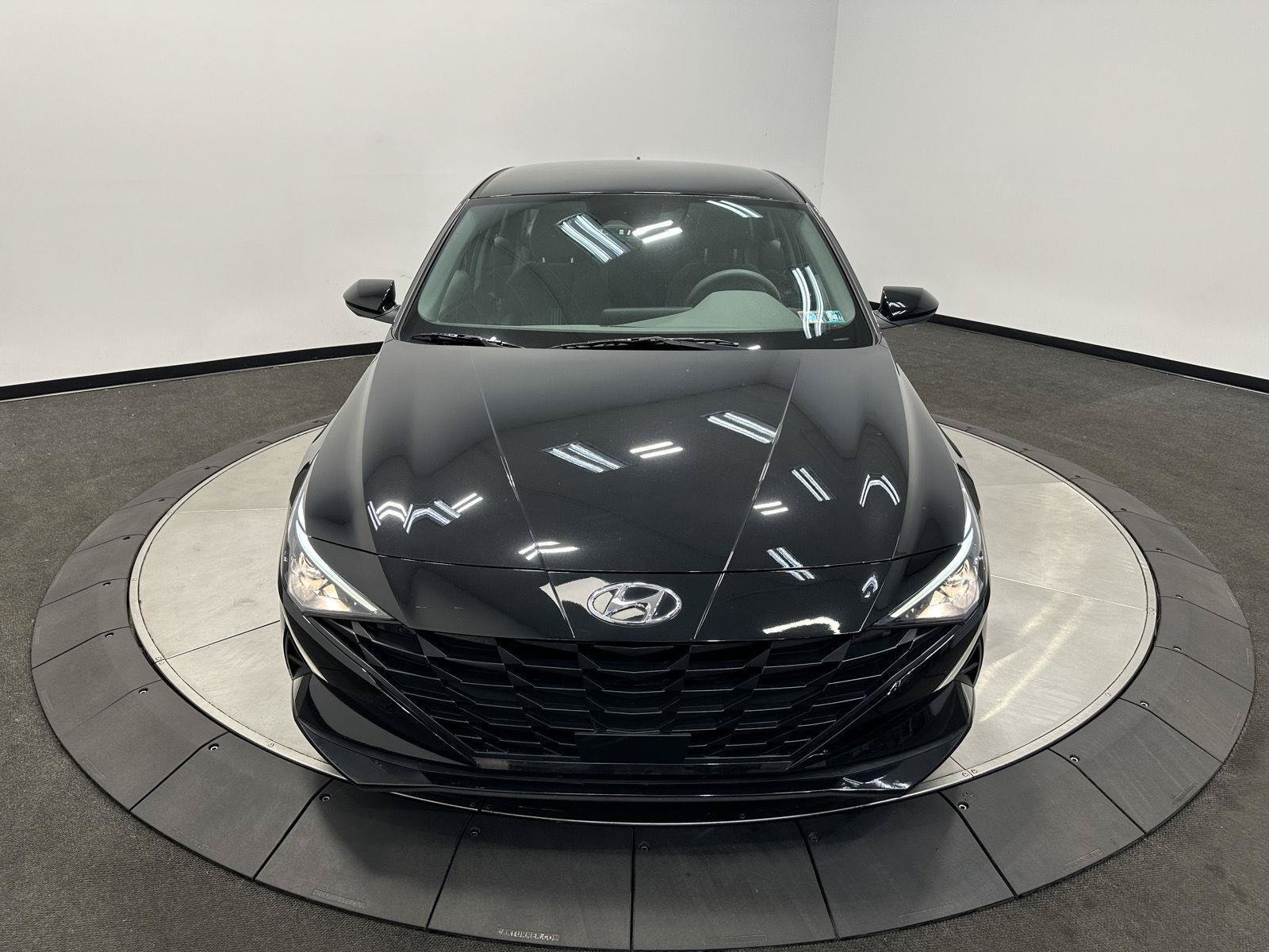 Certified 2023 Hyundai Elantra SEL w/ Convenience Package FWD image 3