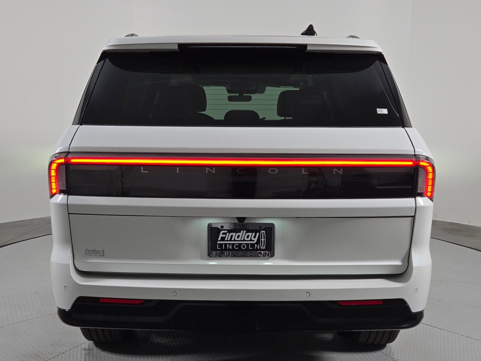New 2026 Lincoln Navigator Reserve w/ Jet Appearance Package AWD/4WD image 5