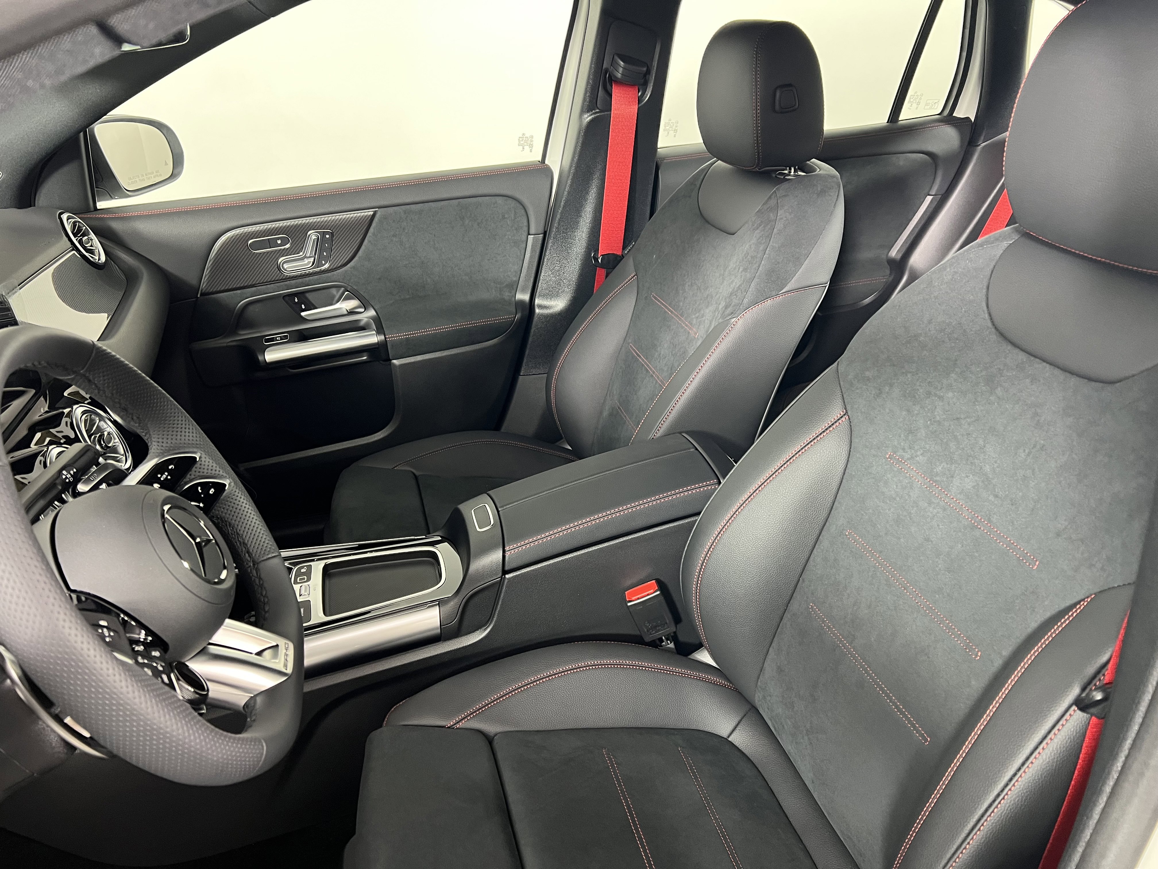 New 2025 Mercedes-Benz GLA 35 AMG 4MATIC image 17