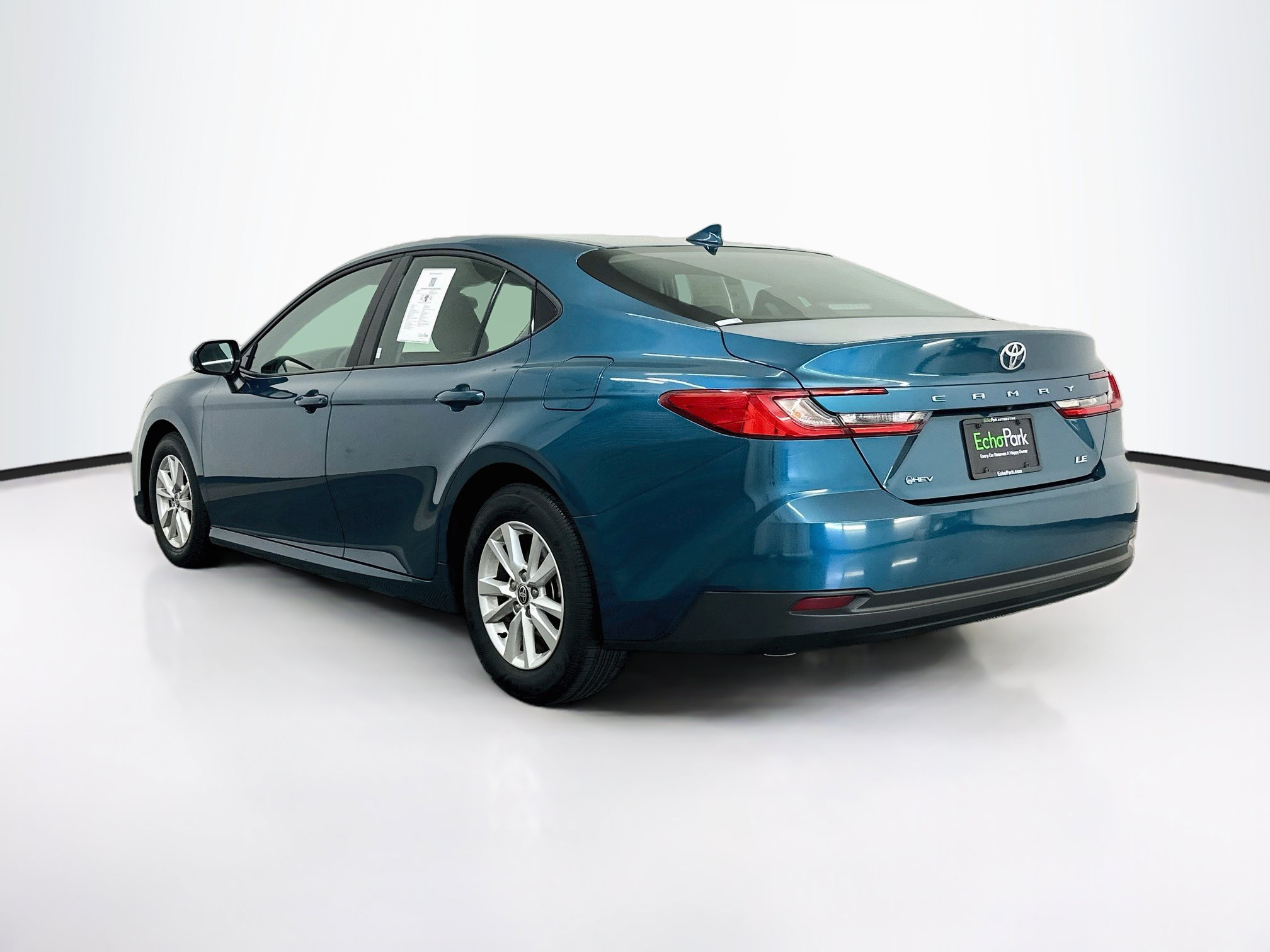 Used 2025 Toyota Camry LE FWD image 5