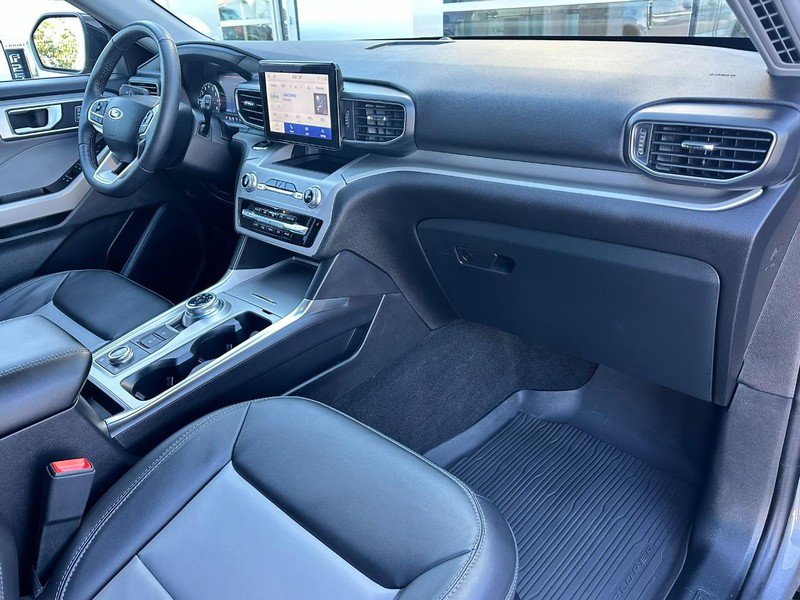 Used 2024 Ford Explorer XLT w/ Equipment Group 202A AWD/4WD image 14