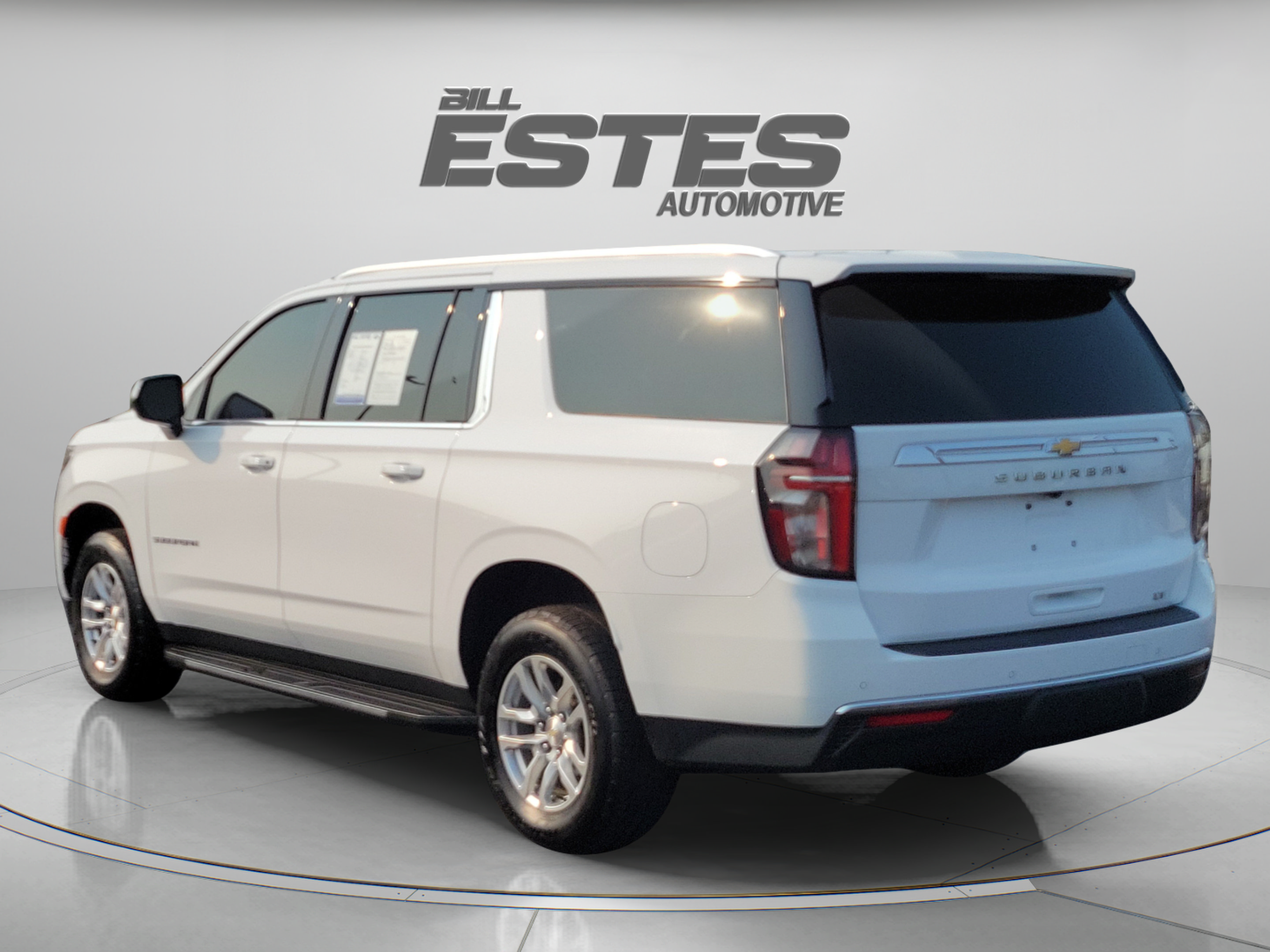 Used 2021 Chevrolet Suburban LT RWD image 2