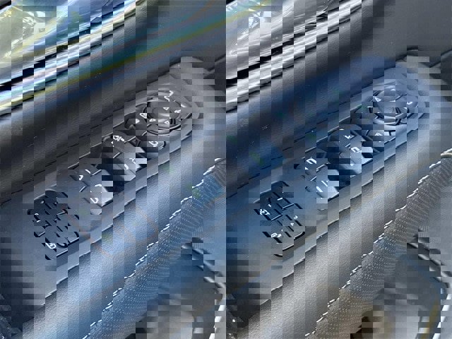 Used 2021 GMC Yukon SLT w/ SLT Premium Package image 25