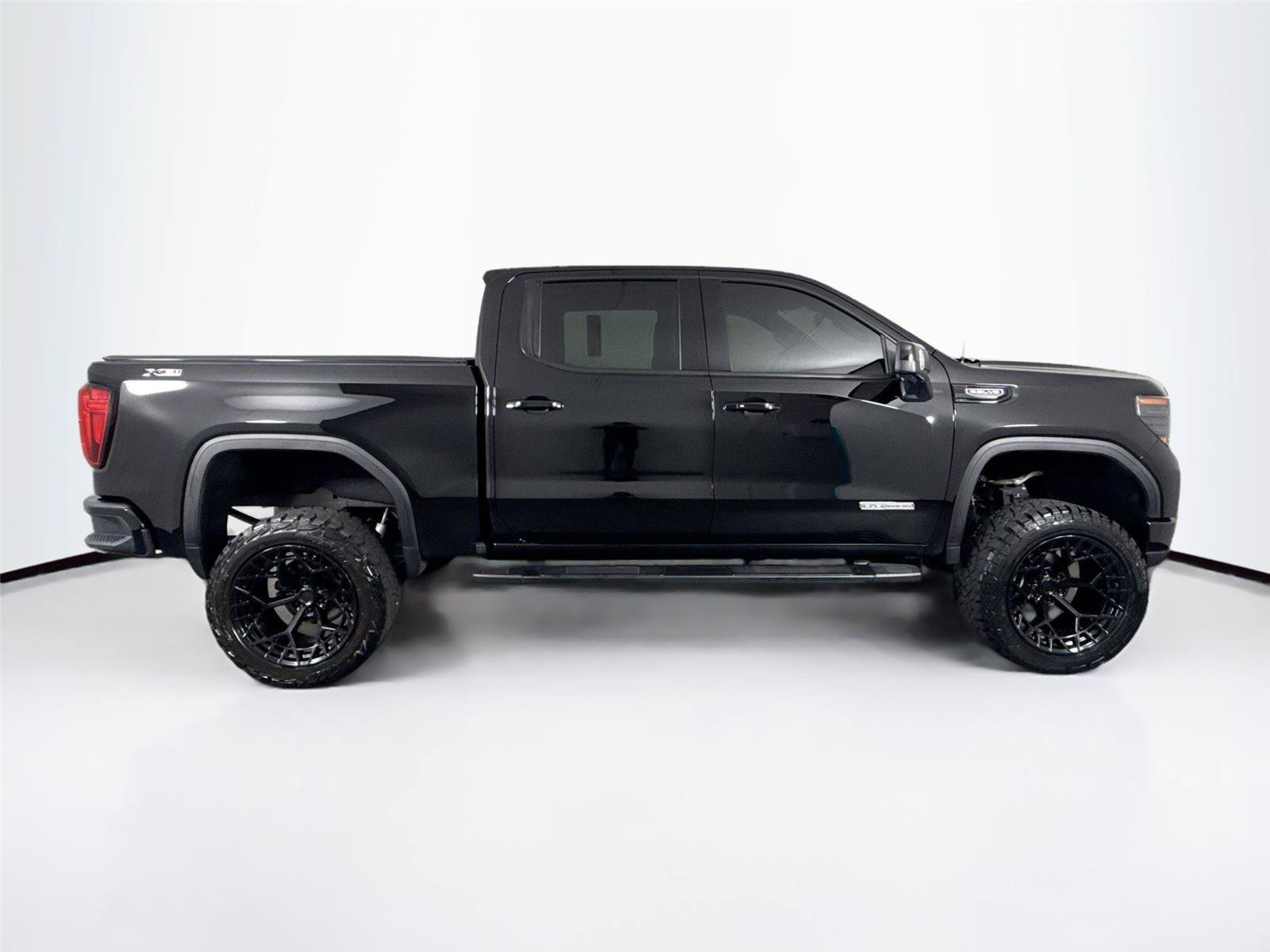 Used 2025 GMC Sierra 1500 Elevation w/ Elevation Premium Package AWD/4WD image 11