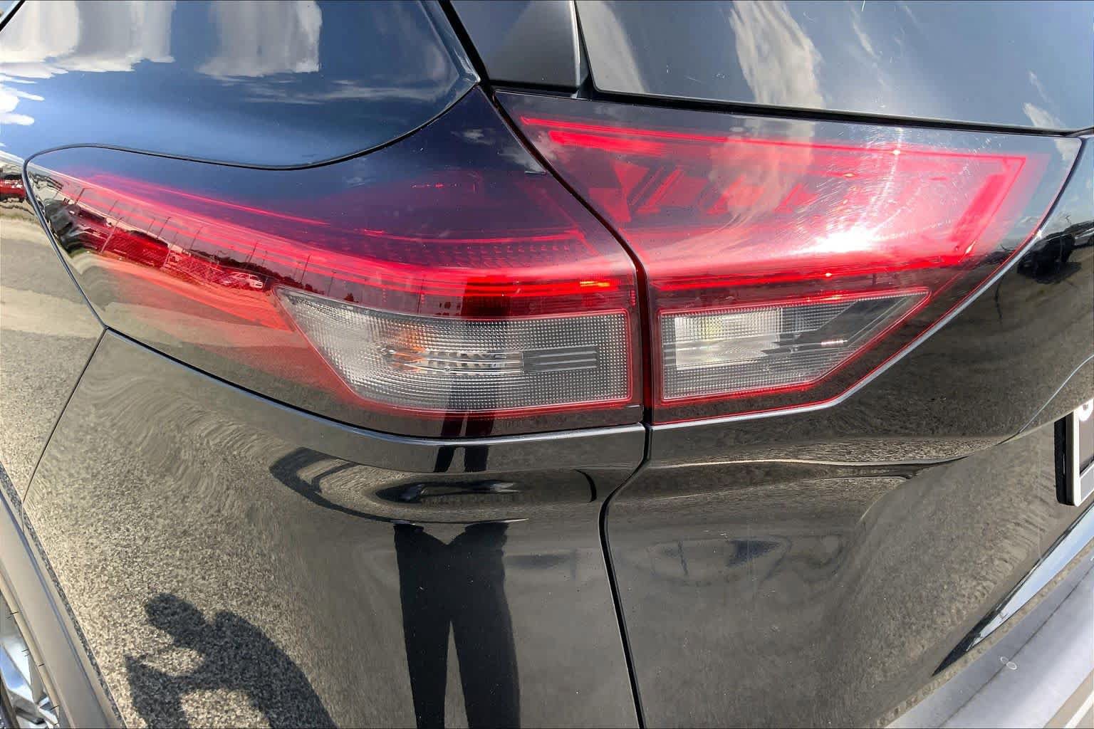 Used 2021 Nissan Rogue S FWD image 28