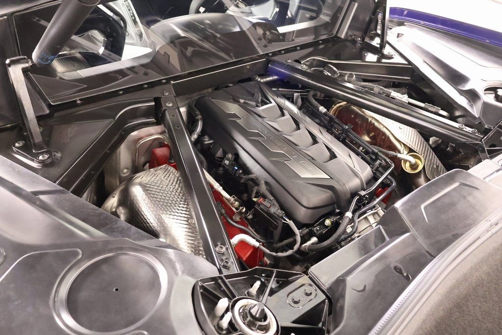 Used 2025 Chevrolet Corvette Stingray Coupe w/ 1LT image 18