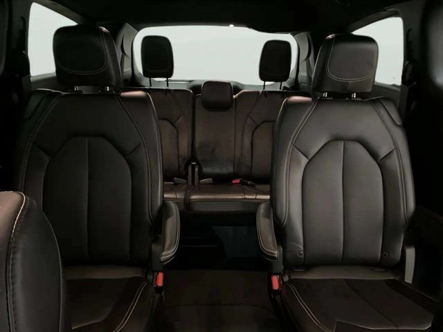 Used 2025 Chrysler Pacifica Select FWD image 62