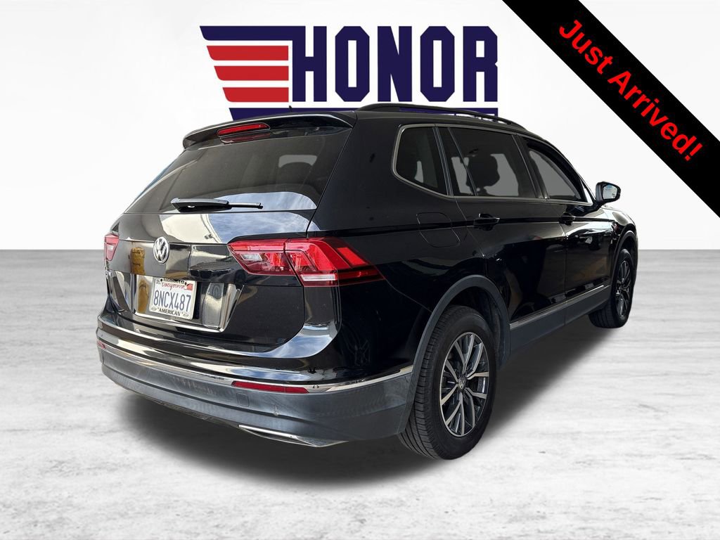 Used 2020 Volkswagen Tiguan SE w/ Panoramic Sunroof Package image 2