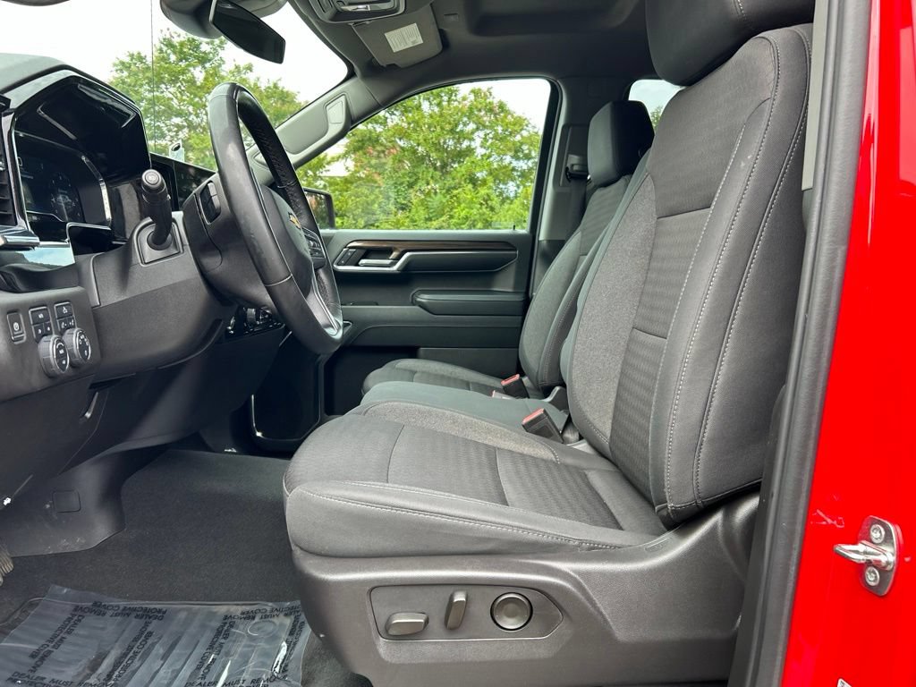 Used 2024 Chevrolet Silverado 1500 LT AWD/4WD image 17