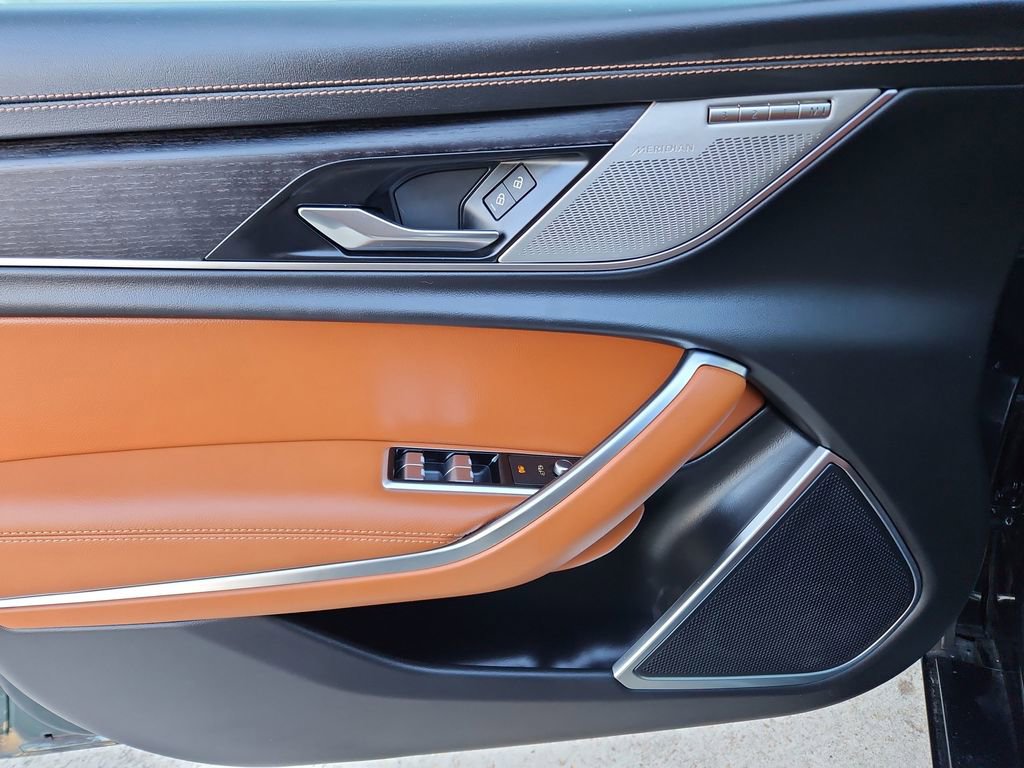 Used 2023 Jaguar XF R-Dynamic SE image 27