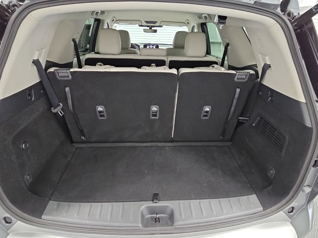 Used 2025 Nissan Pathfinder SL FWD image 33