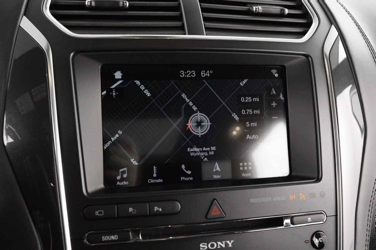 Used 2018 Ford Explorer Platinum image 19