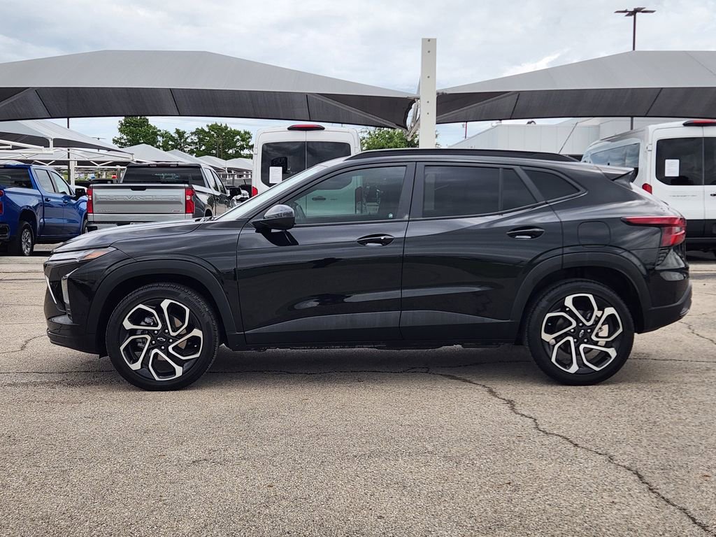Certified 2025 Chevrolet Trax RS w/ Sunroof Package FWD image 4