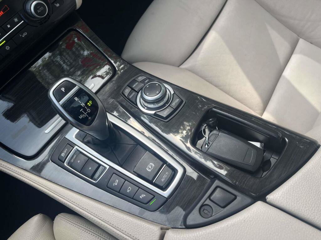 Used 2012 BMW 550i xDrive Sedan AWD/4WD image 25