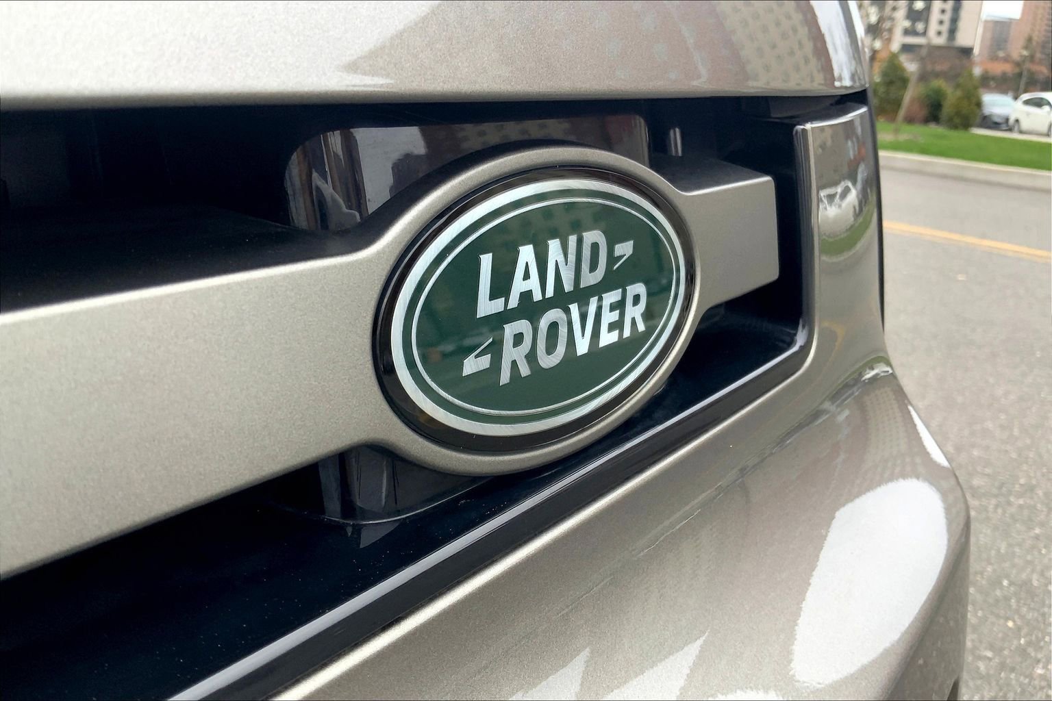 Used 2025 Land Rover Defender 110 X-Dynamic SE image 31