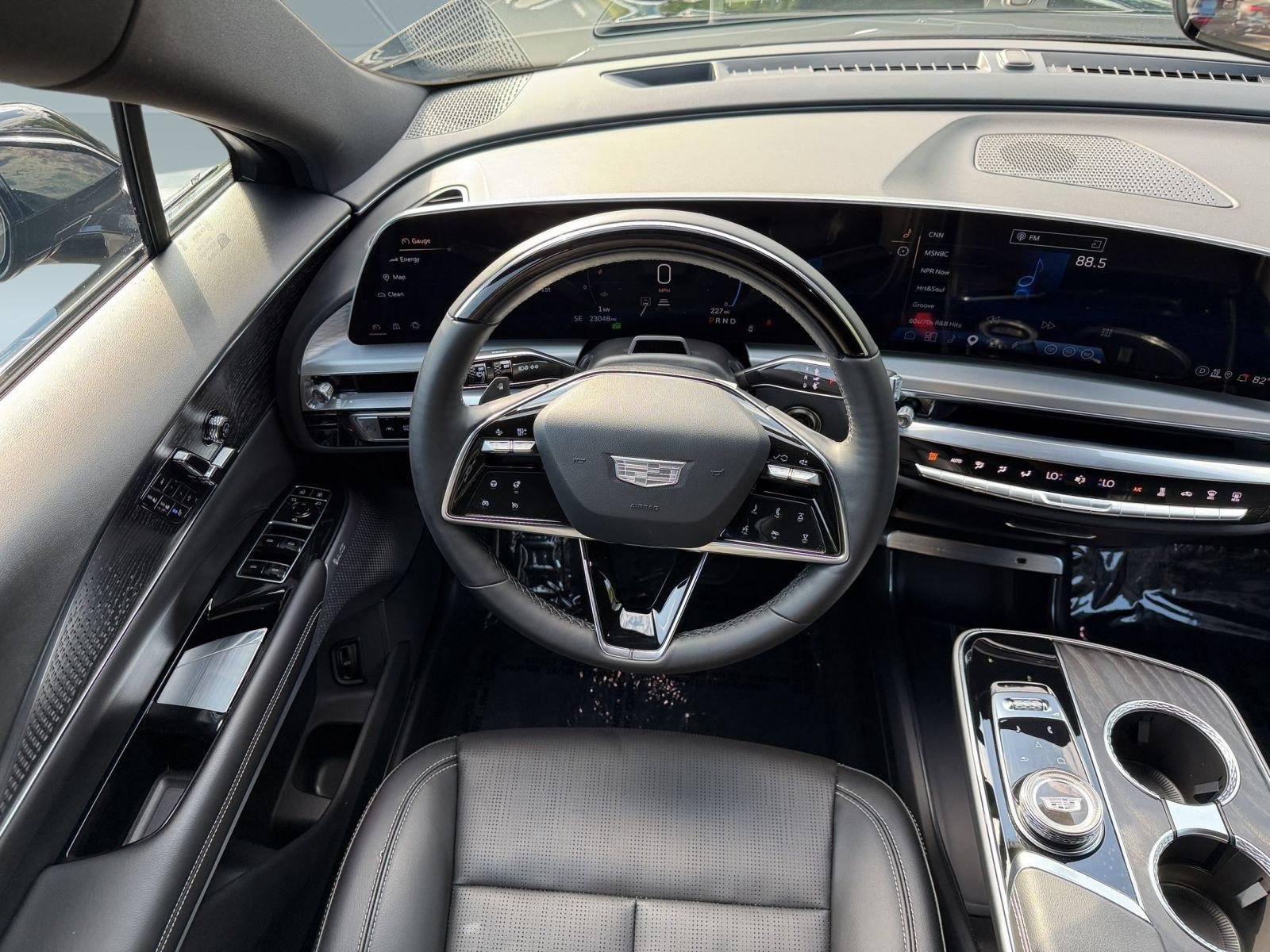 Used 2023 Cadillac Lyriq 2WD image 29