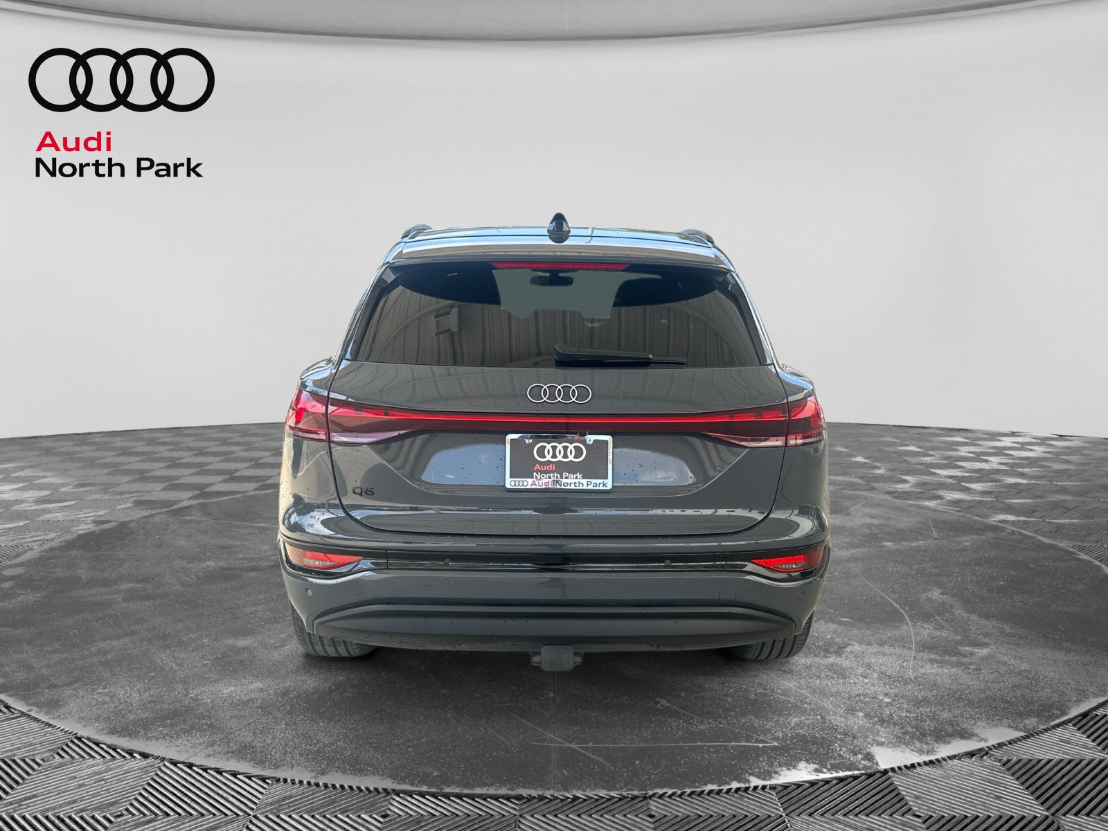 Used 2025 Audi Q6 e-tron Premium Plus w/ Premium Plus RWD image 4