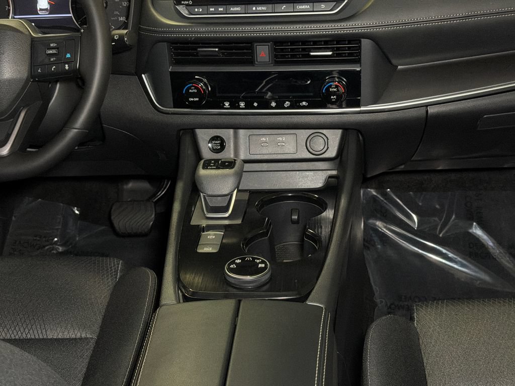 Used 2025 Nissan Rogue SV AWD/4WD image 15