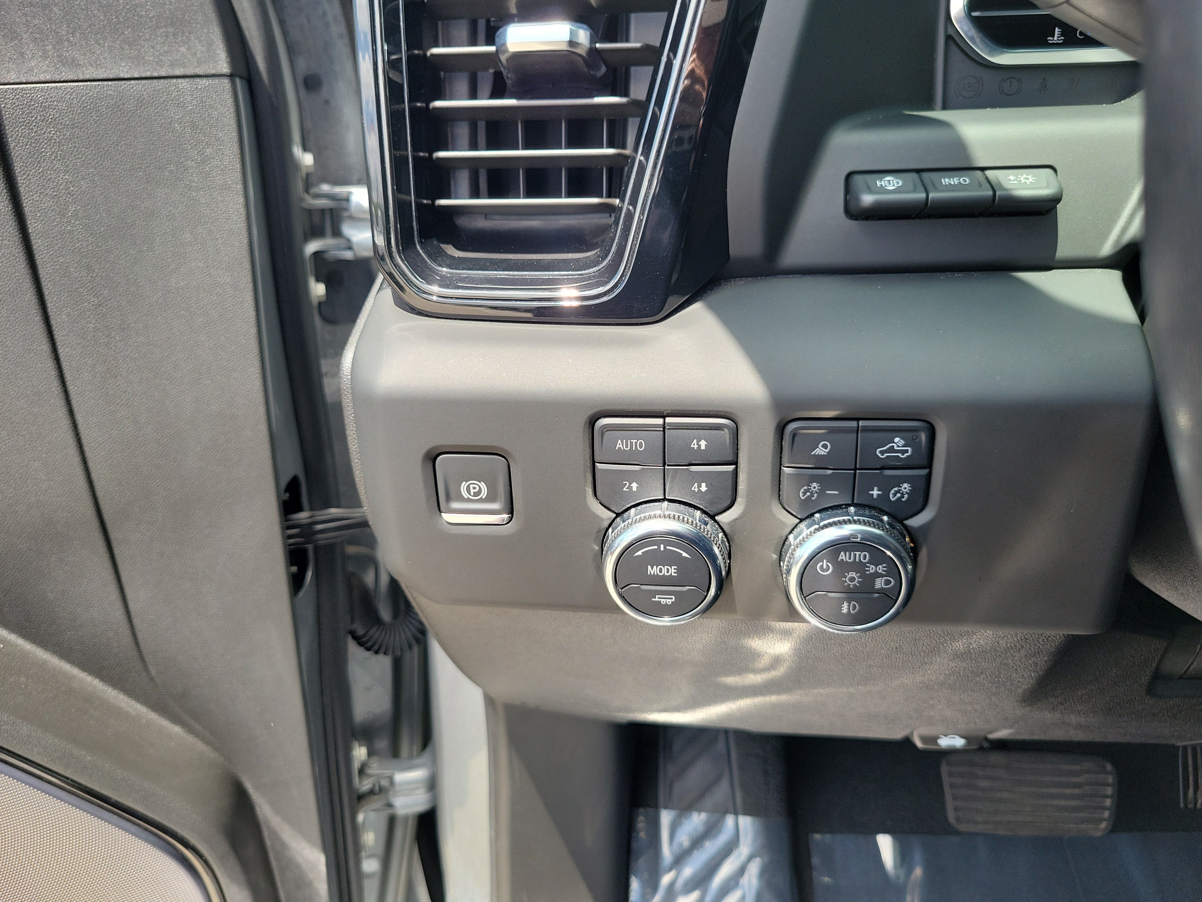 Used 2025 GMC Sierra 2500 AT4X AWD/4WD image 23