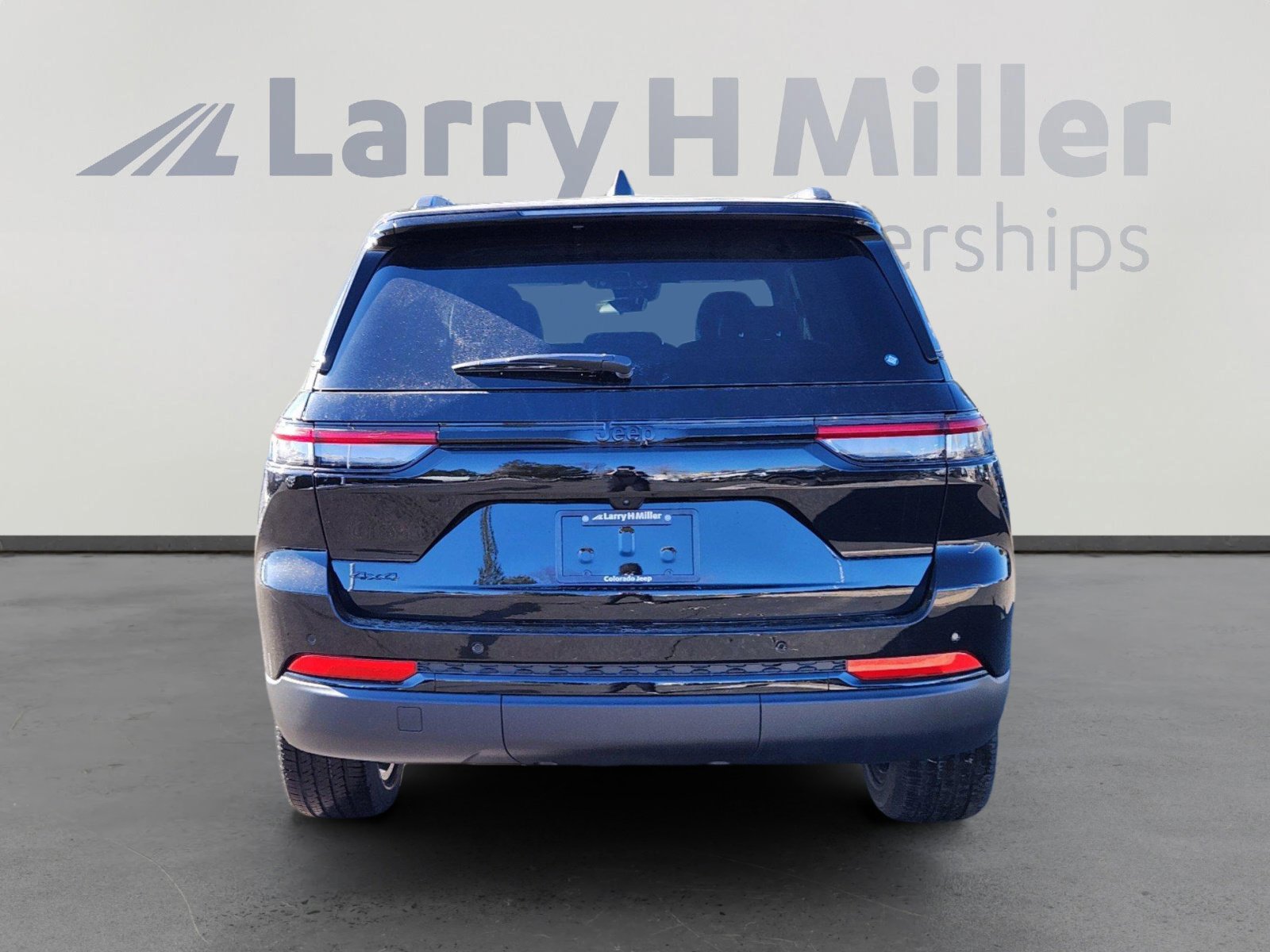 New 2025 Jeep Grand Cherokee Altitude image 3