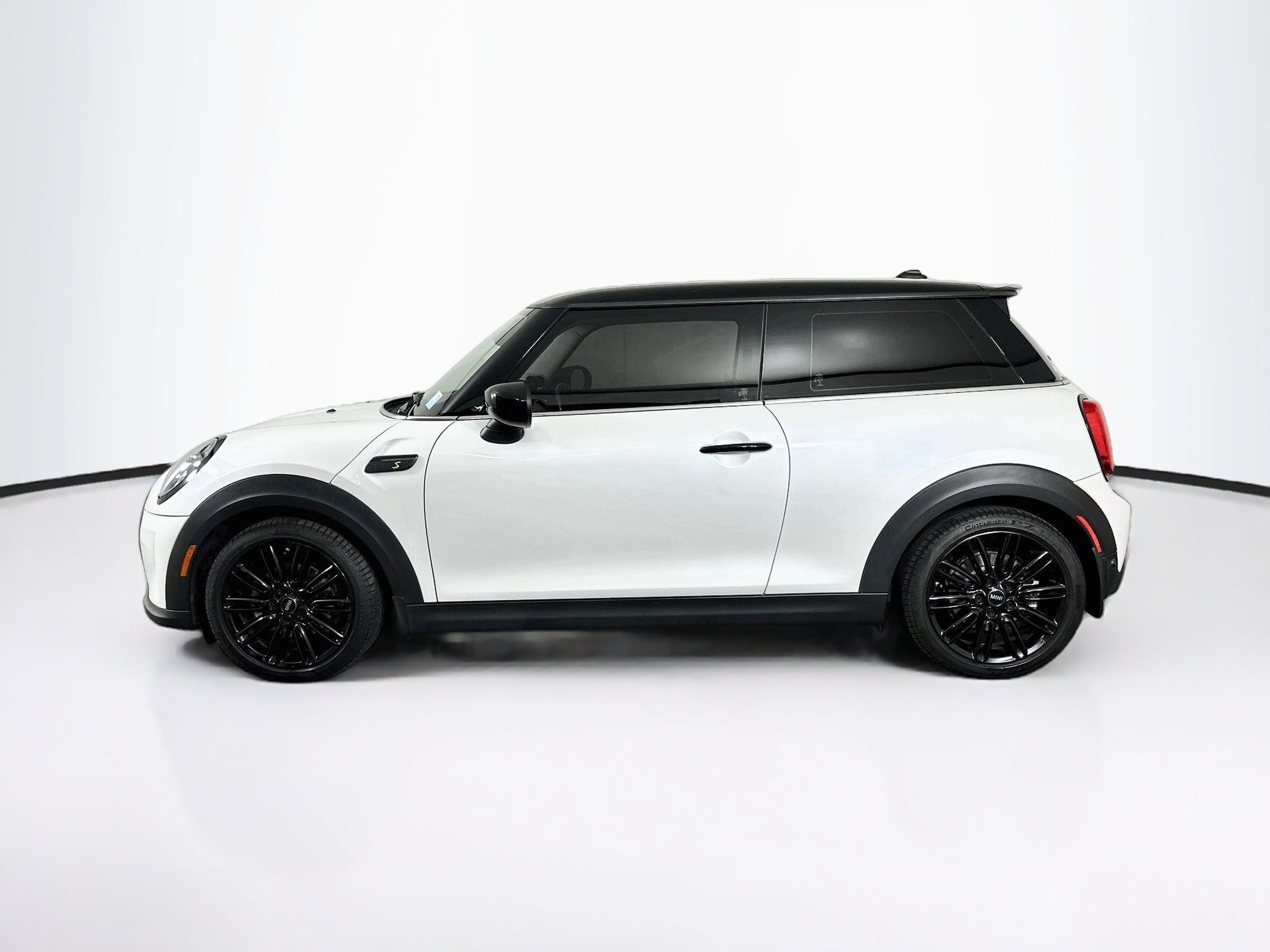 Used 2024 MINI Cooper SE FWD image 4