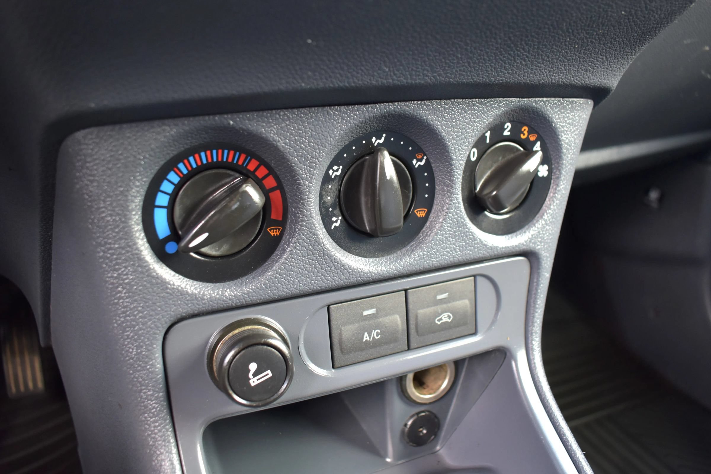 Used 2011 Ford Transit Connect XLT FWD image 21