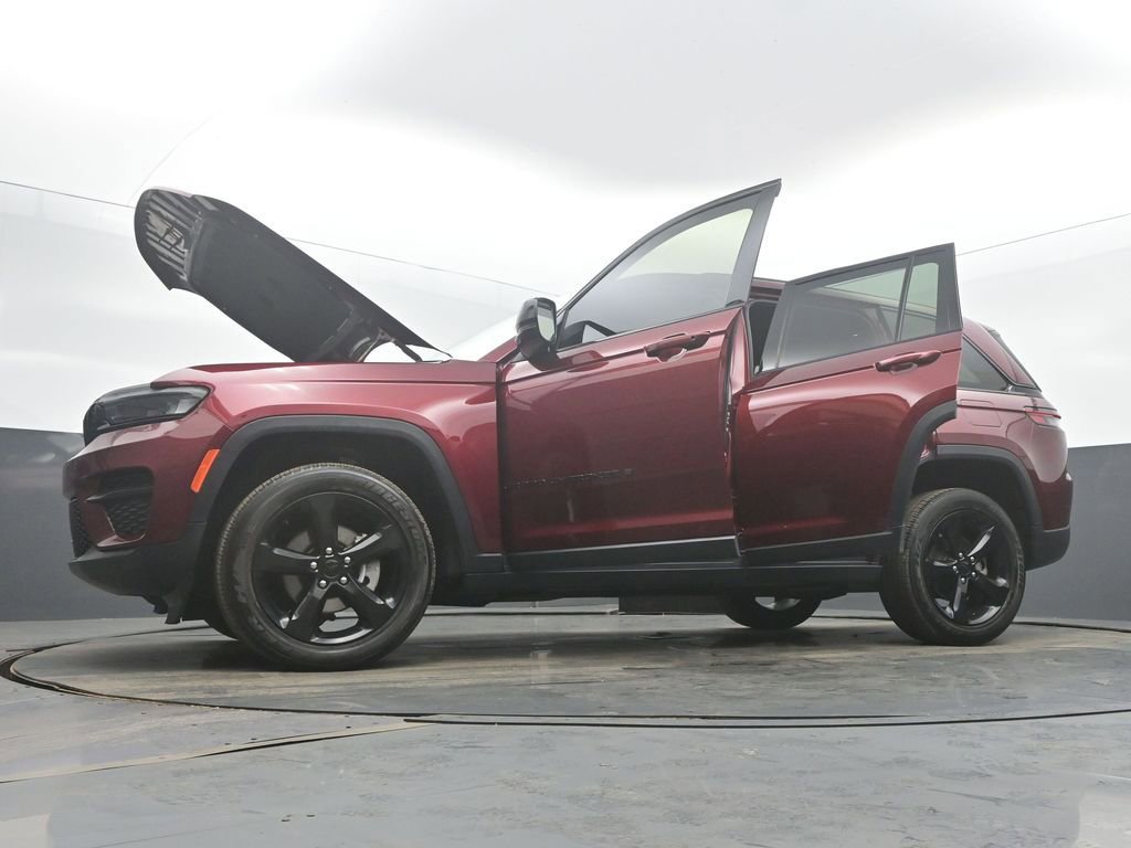 Used 2023 Jeep Grand Cherokee Altitude image 59