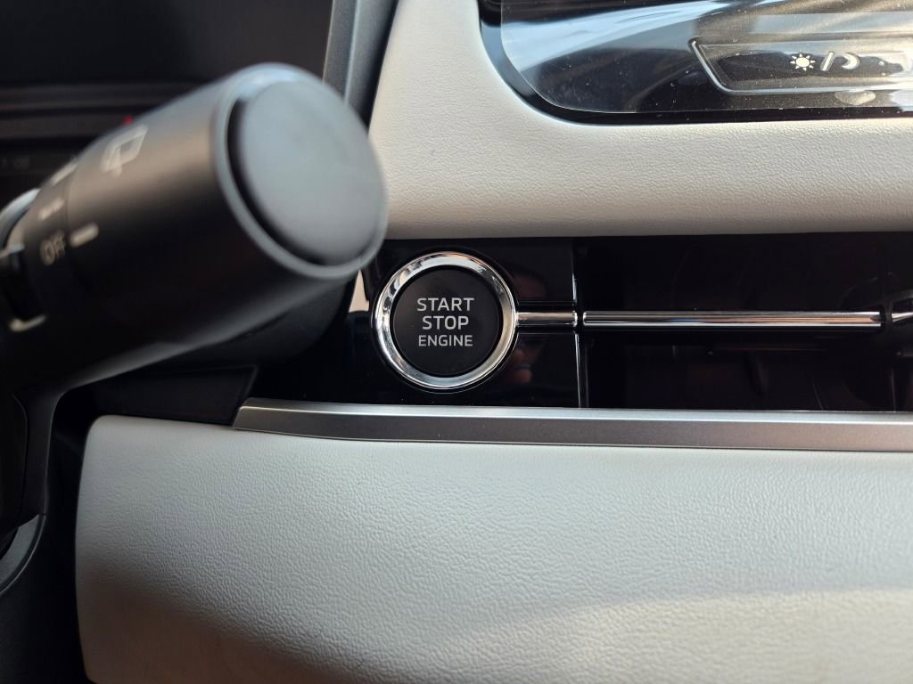 New 2025 Mitsubishi Outlander SE image 20