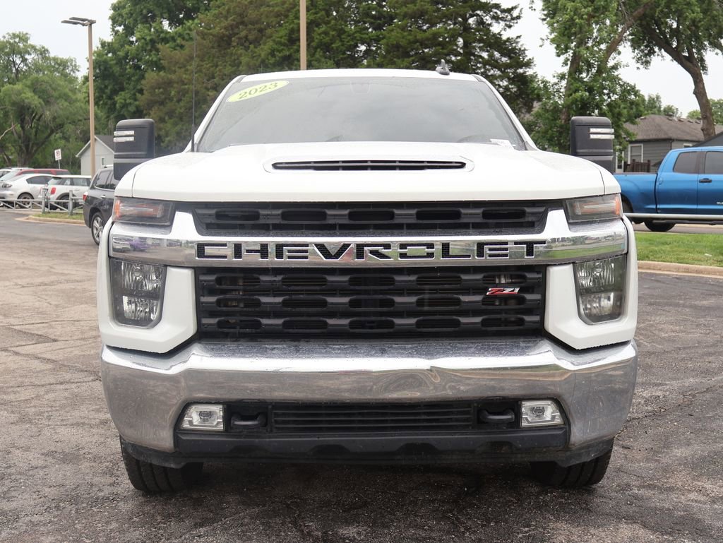 Used 2023 Chevrolet Silverado 2500 LT w/ Convenience Package AWD/4WD image 3