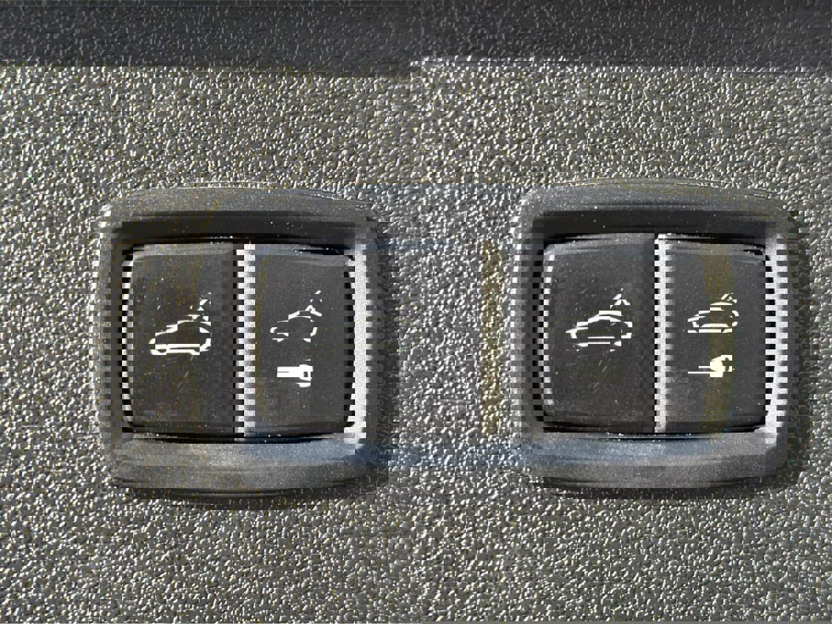 Used 2017 Porsche Macan Turbo image 23