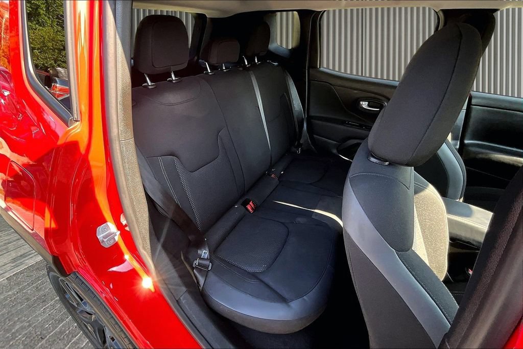 Used 2023 Jeep Renegade Altitude AWD/4WD image 29